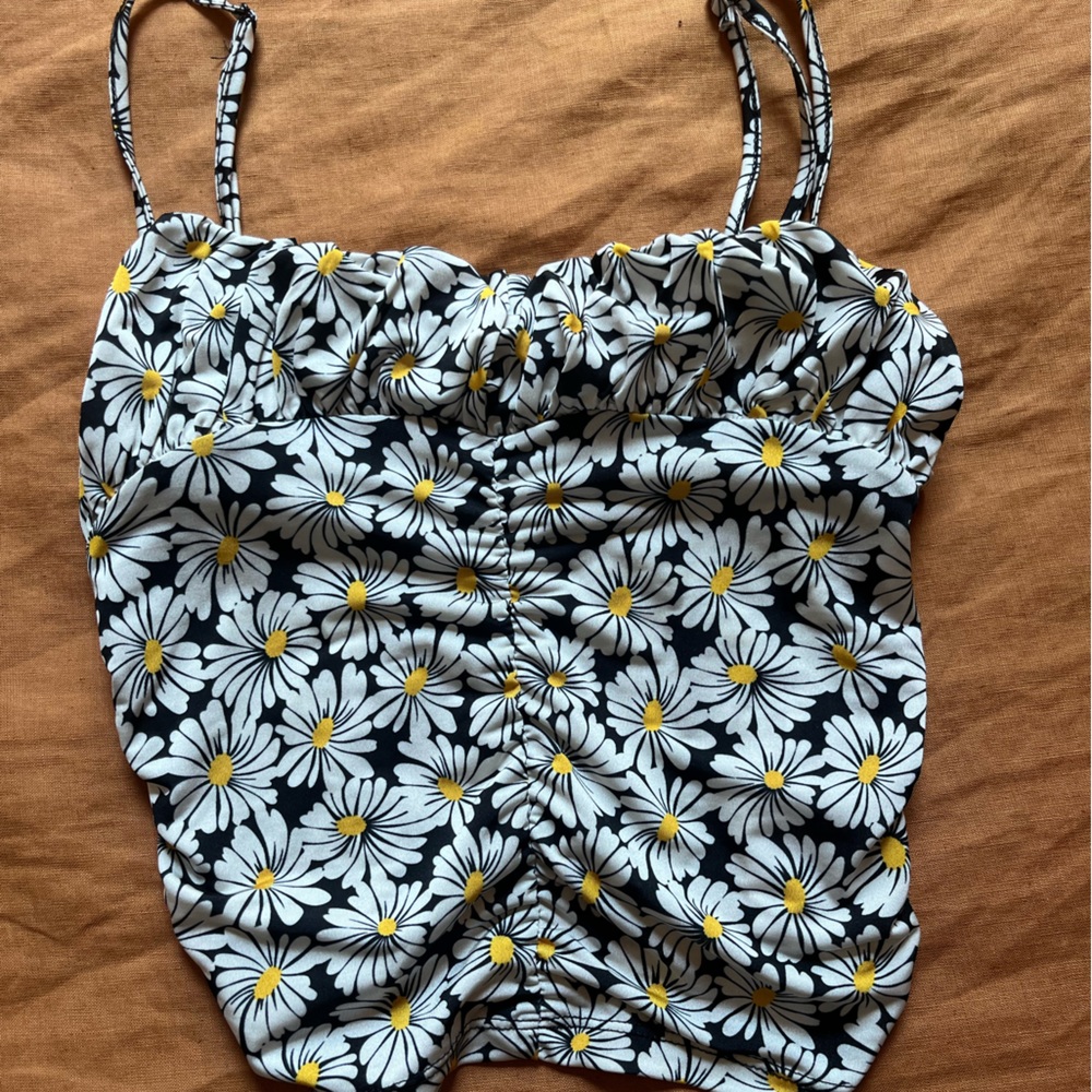 Urban Outfitters Daisy Tank Top, size M